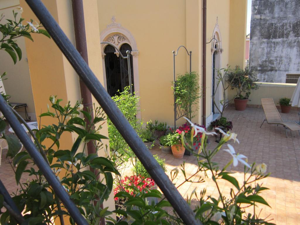 B&B Di Charme Camelie Palazzo Nicotra Riposto Exterior foto