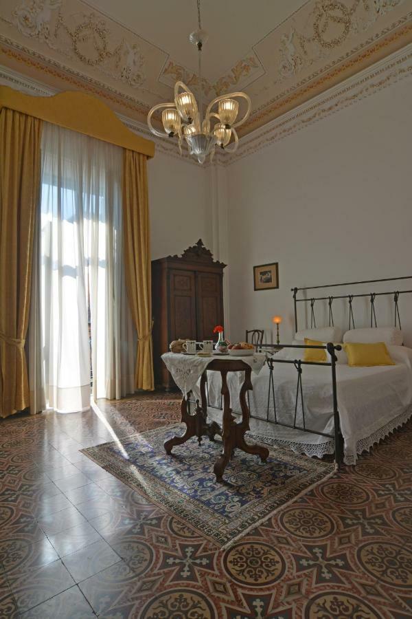 B&B Di Charme Camelie Palazzo Nicotra Riposto Exterior foto